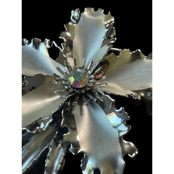 Vintage Silver Tone Aurora Borealis Rhinestone Center Flower Fashion Brooch Pin - Picture 2 of 5